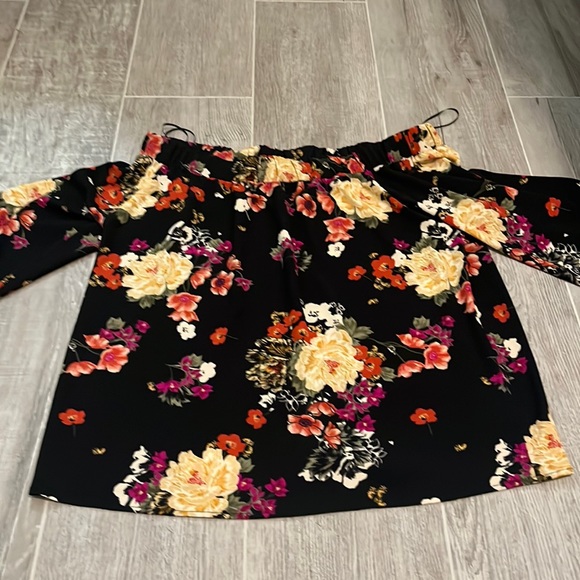 Women’s off the shoulder top - Picture 1 of 3